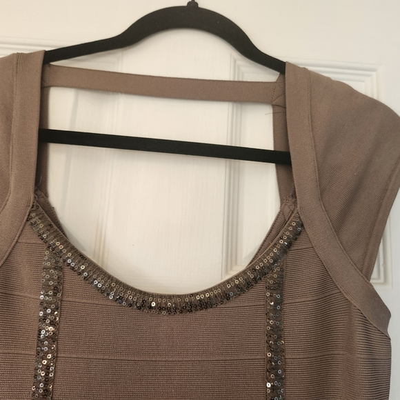 Guess Taupe Bodycon Bandage Fit Mini Dress Elegant with Sequin Accents Sz M Y2K - Picture 6 of 16